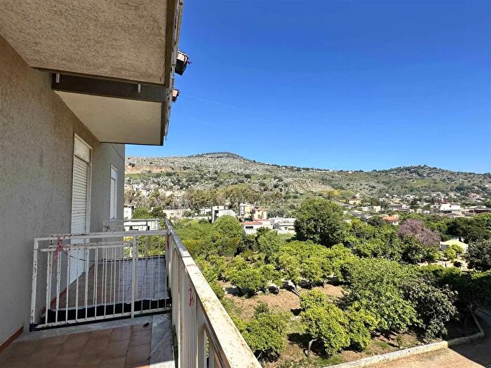 Appartamento trilocale in vendita in Via Pietro Scaglione, Palermo