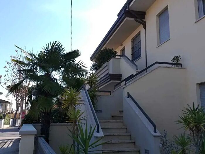 Casa con 9 locali in vendita in Camaiore
