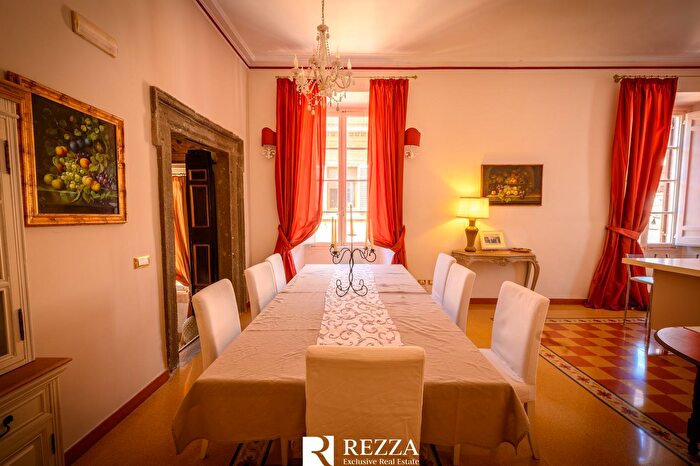 Casa con 7 locali in affitto in Piazza Mattei Roma Rm Italia Sp, Roma