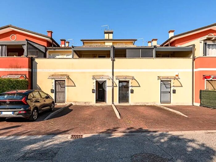 Casa quadrilocale in vendita in Str Costabissara, Vicenza