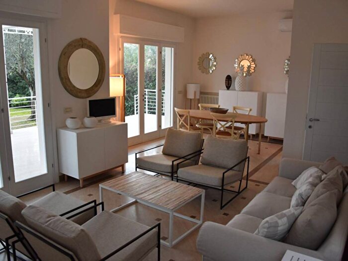 Casa con 6 locali in affitto in Via Salvador Allende, Centro, Forte dei Marmi