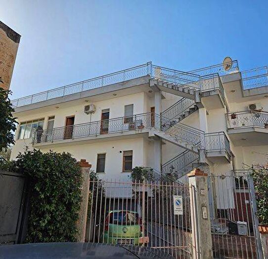 Appartamento trilocale in affitto in Via Tolomea, Mondello Valdesi, Palermo