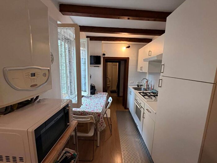 Appartamento monolocale in affitto in Borgo Gazzola, Centro Storico, Parma