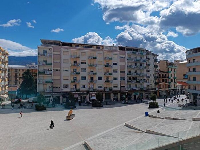 Appartamento con 5 locali in vendita in Piazza Carlo F Bilotti, Cosenza