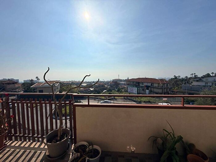 Appartamento con 6 locali in affitto in Via Sgroppillo, San Gregorio di Catania