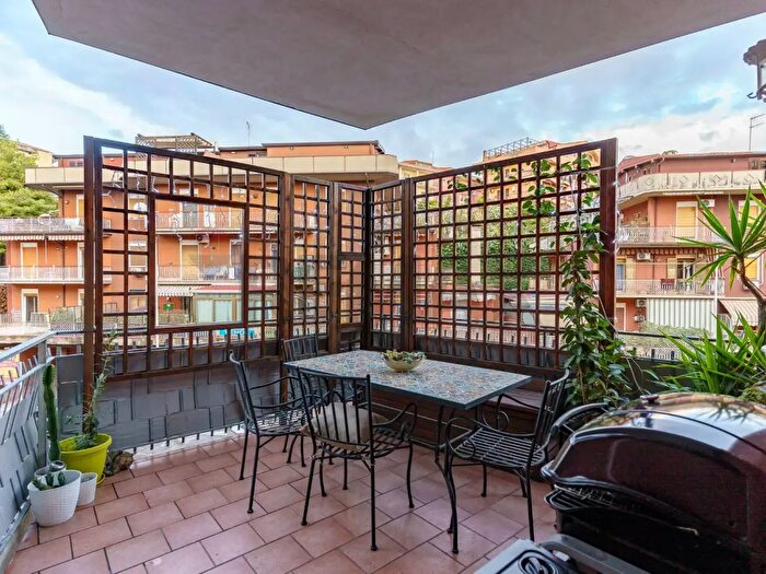 Appartamento con 5 locali in vendita in Viale dellAutonomia, Gravina Di Catania