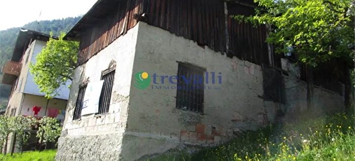 Casa con 6 locali in vendita in Commezzadura