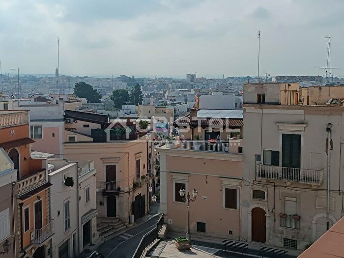 Casa con 6 locali in vendita in Via Attimonelli, Andria