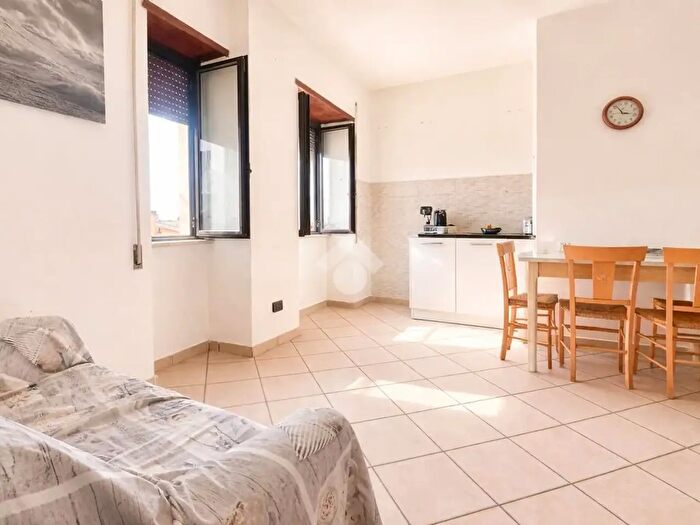 Appartamento trilocale in vendita in Via Brugine, Roma