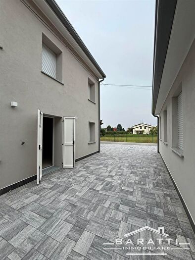 Appartamento con 6 locali in vendita in Guastalla