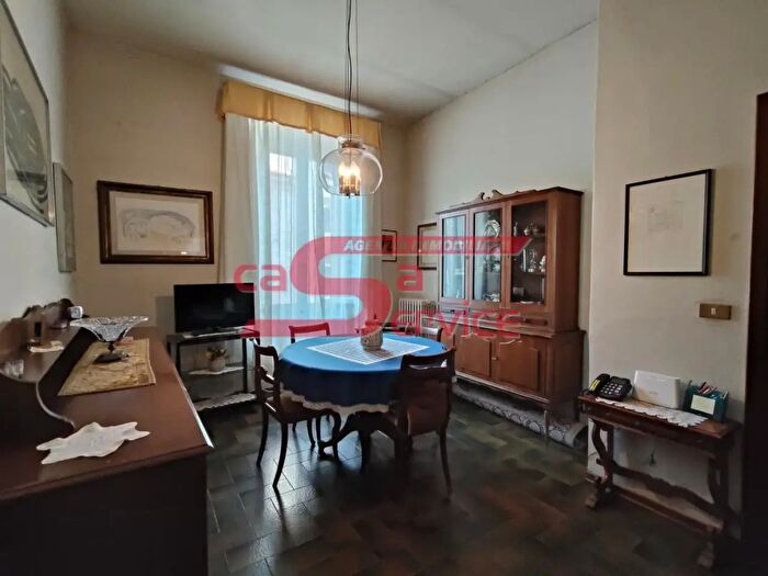 Appartamento con 10 locali in vendita in Montecatini Terme