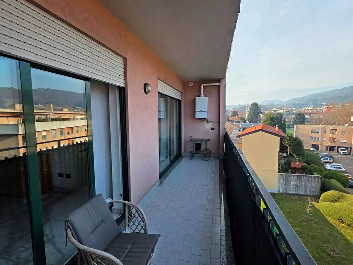 Appartamento bilocale in vendita in Via Scalabrini, Como