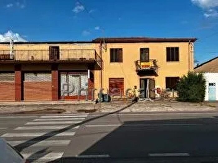 Casa con 12 locali in vendita in Via Pilastro, Bonavigo