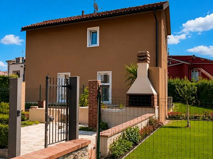 Casa quadrilocale in vendita in Sarzana
