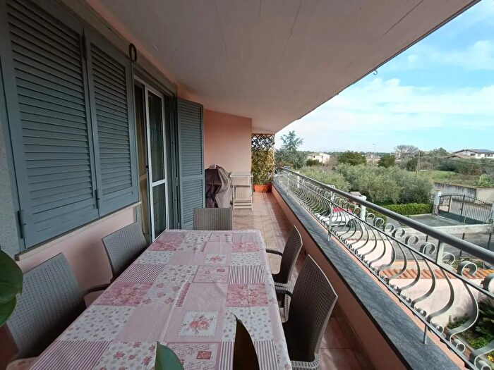 Appartamento quadrilocale in vendita in Via Filippo Naldi, Roma