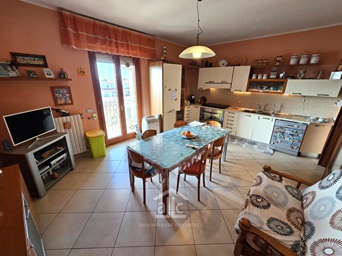 Appartamento quadrilocale in vendita in Via E a Mario b, Lecce