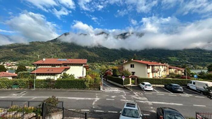 Appartamento con 6 locali in vendita in Via Pietro Mascagni, Ranzanico