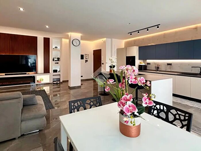 Appartamento con 5 locali in vendita in Via Castelgomberto, Torino
