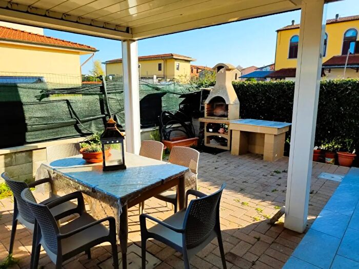 Casa con 6 locali in vendita in San Miniato