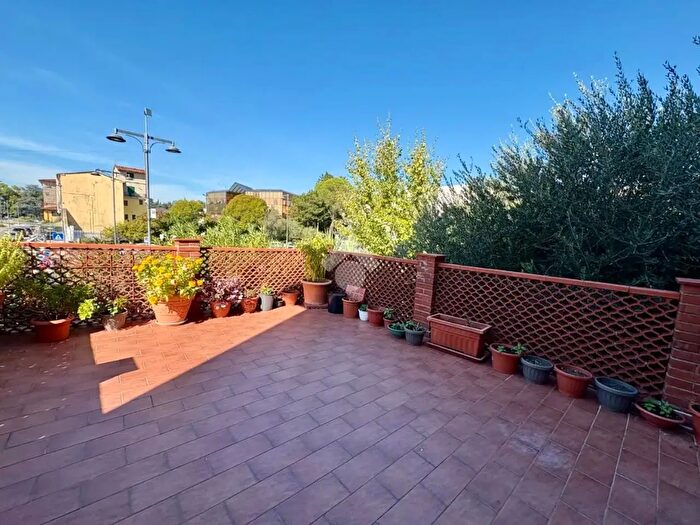 Appartamento quadrilocale in vendita in Via della Stazione, Pescia