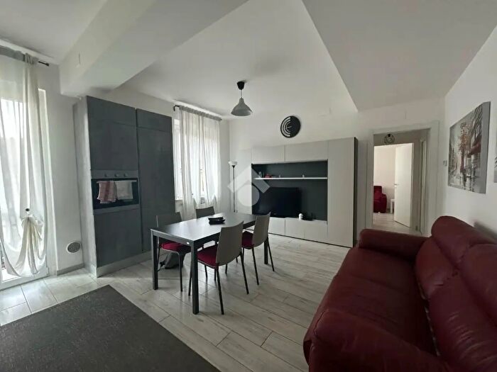 Appartamento trilocale in affitto in Via Umberto Olevano, Pavia