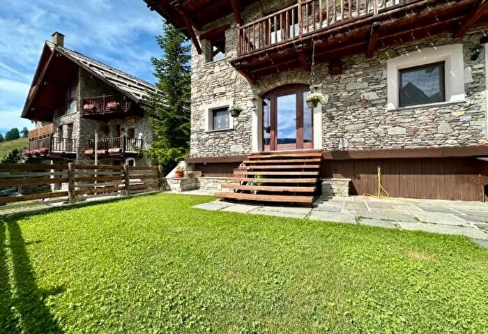 Case in Vendita e in Affitto - 2