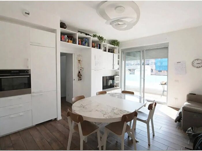 Appartamento trilocale in vendita in Via Rovigno, Milano