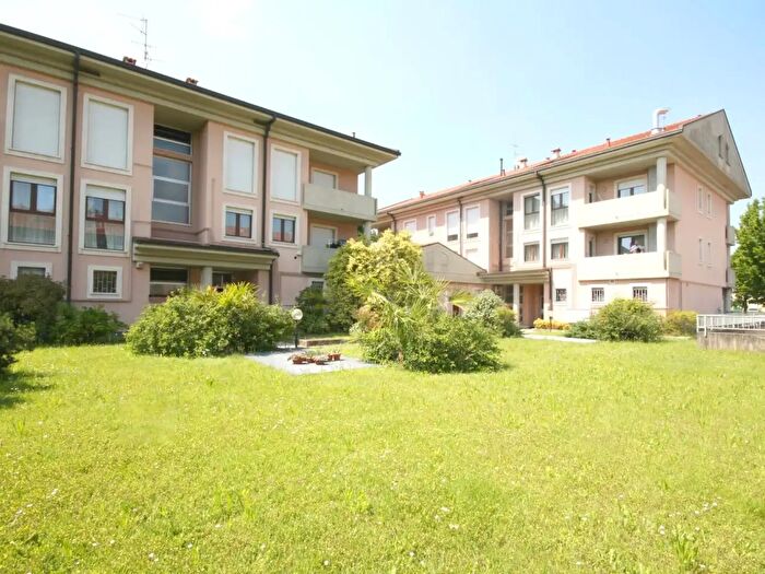 Appartamento bilocale in affitto in Via Papina, Arcore