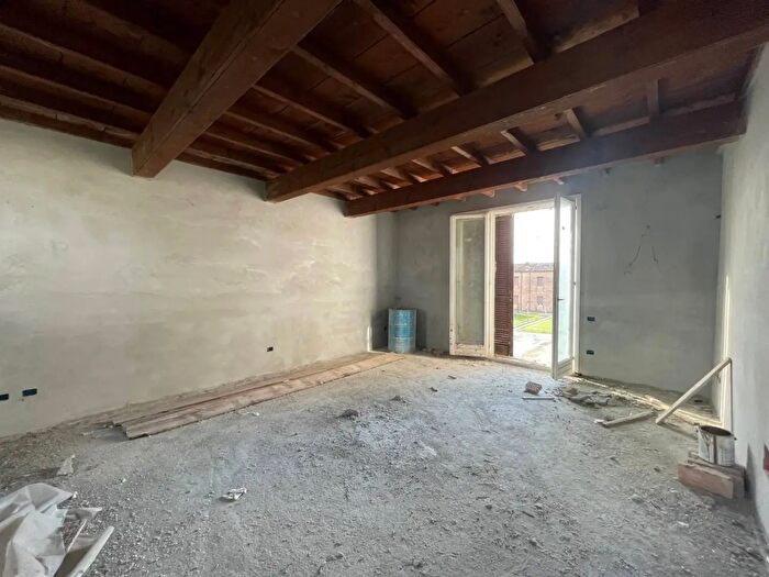 Casa con 10 locali in vendita in Via Massafiscaglia, Ferrara