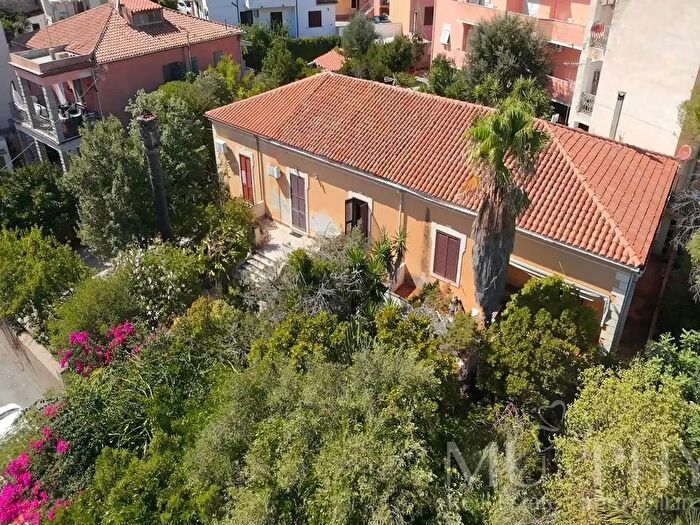 Casa con 6 locali in vendita in Via Balilla, La Maddalena