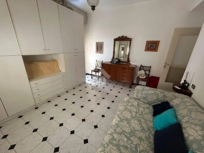 Appartamento trilocale in vendita in Via Mario Zignago, Rapallo