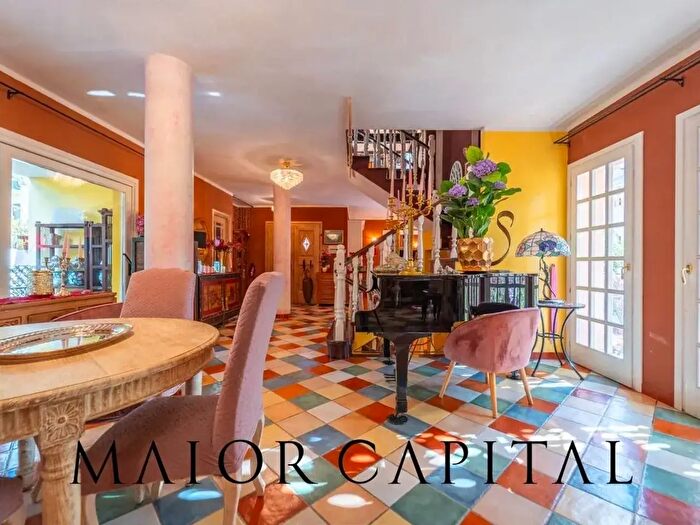 Casa con 10 locali in vendita in Olbia