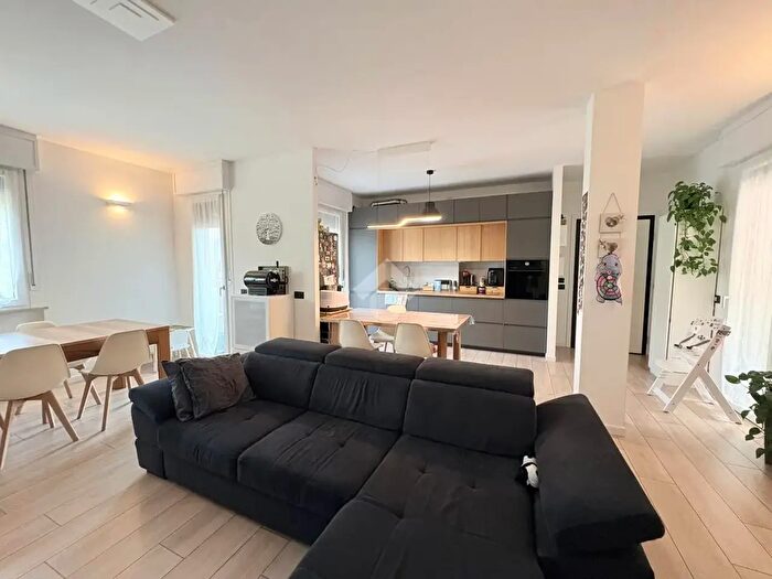 Appartamento con 5 locali in vendita in Via Luigi Gottardi, San Martino Buon Albergo