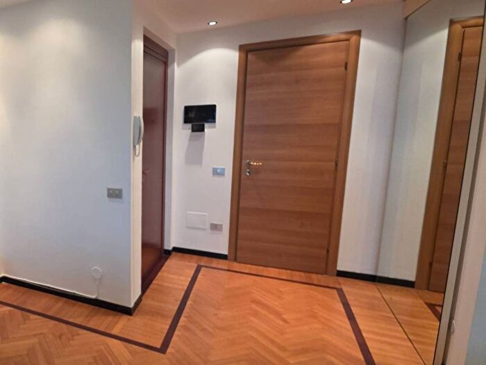 Appartamento trilocale in affitto in Via Molinetto di Lorenteggio, Giambellino, Milano