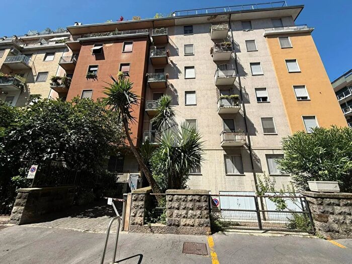 Appartamento trilocale in vendita in Via Privata Metauro, Milano