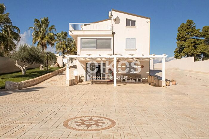 Casa con 12 locali in vendita in Cda San Lorenzo, Noto