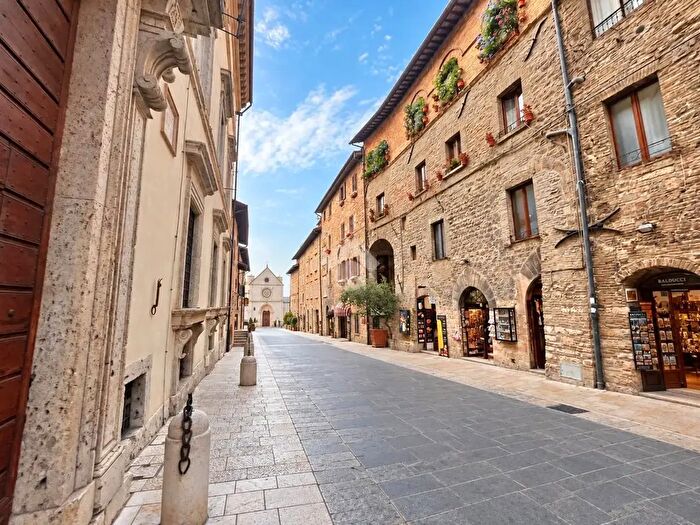 Appartamento trilocale in vendita in Via SFrancesco, Assisi