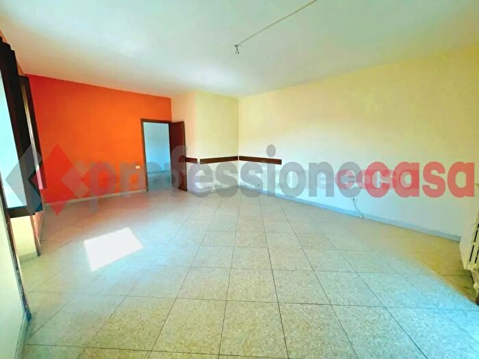 Appartamento con 7 locali in vendita in Via Capone Cristoforo, Salerno