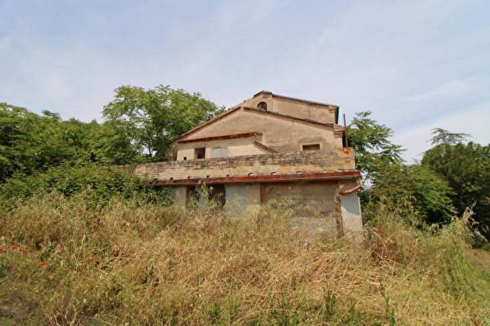 Casa con 6 locali in vendita in Monsano