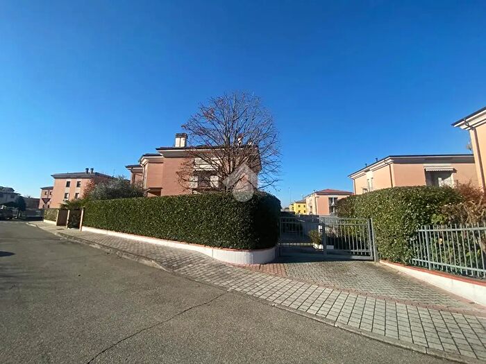 Casa quadrilocale in vendita in Via Battilocchi, Collecchio