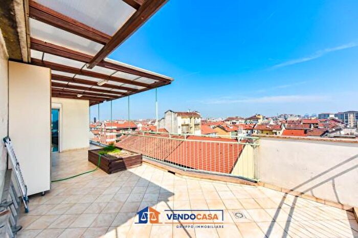 Appartamento trilocale in vendita in Via Montanaro, Torino