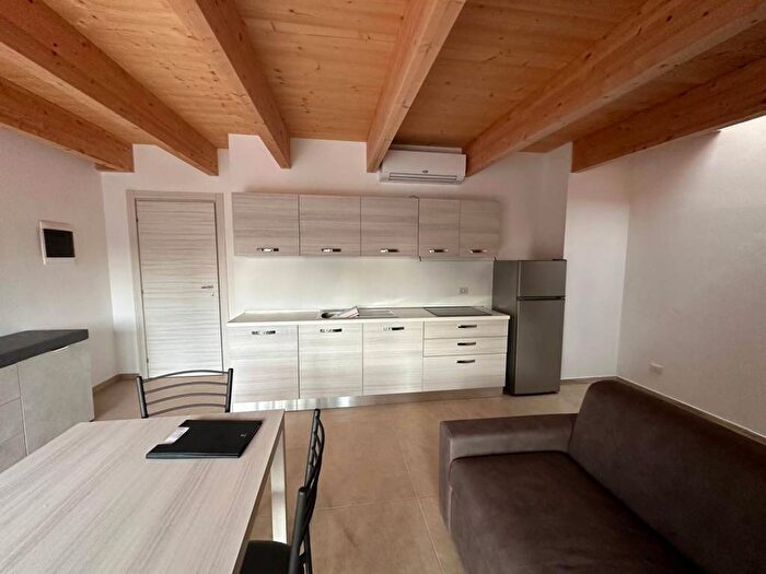 Appartamento bilocale in affitto in Via Monte San Genesio, Dergano, Milano