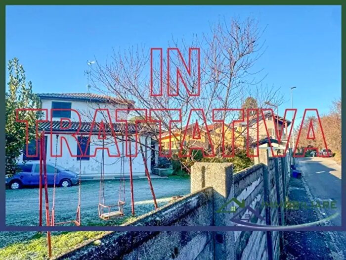 Casa quadrilocale in vendita in Via Novembre, Somma Lombardo