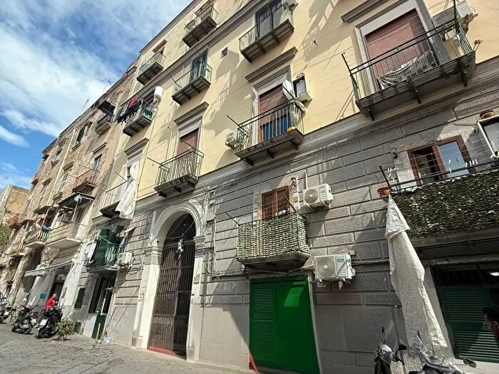 Appartamento trilocale in vendita in Via Santa Maria Antesaecula, Napoli