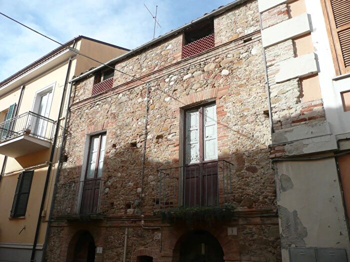 Appartamento con 7 locali in vendita in Via Mazzaclocchi, Teramo
