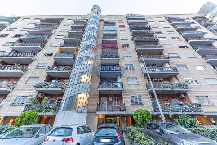 Appartamento trilocale in vendita in Via Romolo Balzani, Roma