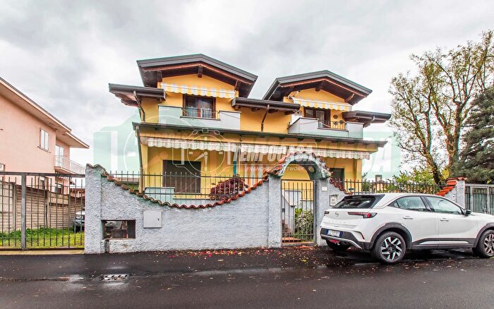 Appartamento trilocale in vendita in Via Arno, Lainate