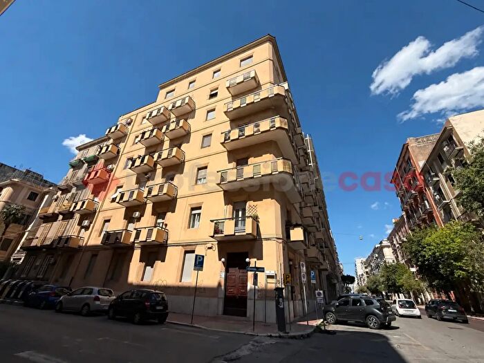 Appartamento con 5 locali in vendita in Corso Umberto, Taranto