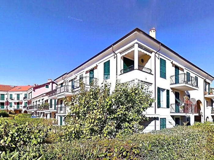 Appartamento trilocale in vendita in Via Privata Musso, Andora