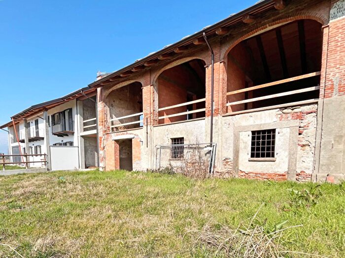 Casa con 7 locali in vendita in Regione Berga, Macello